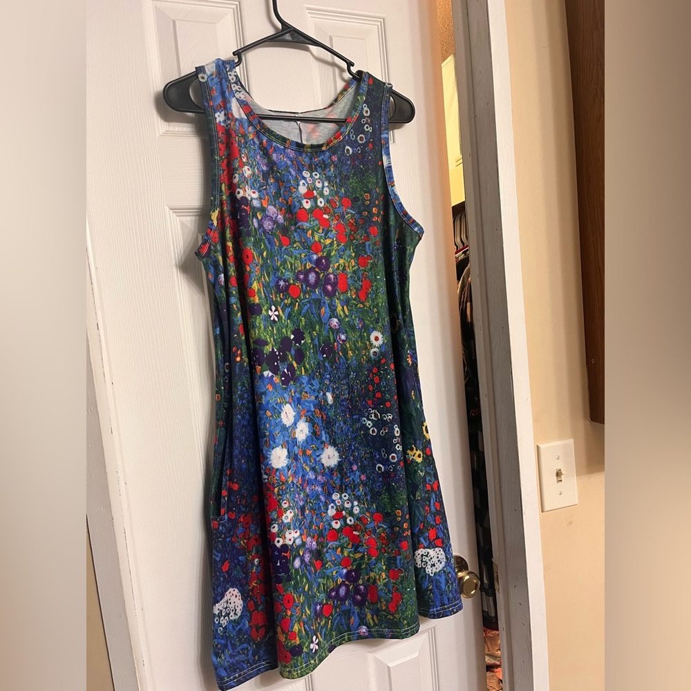 flower/leafy dress/shirt